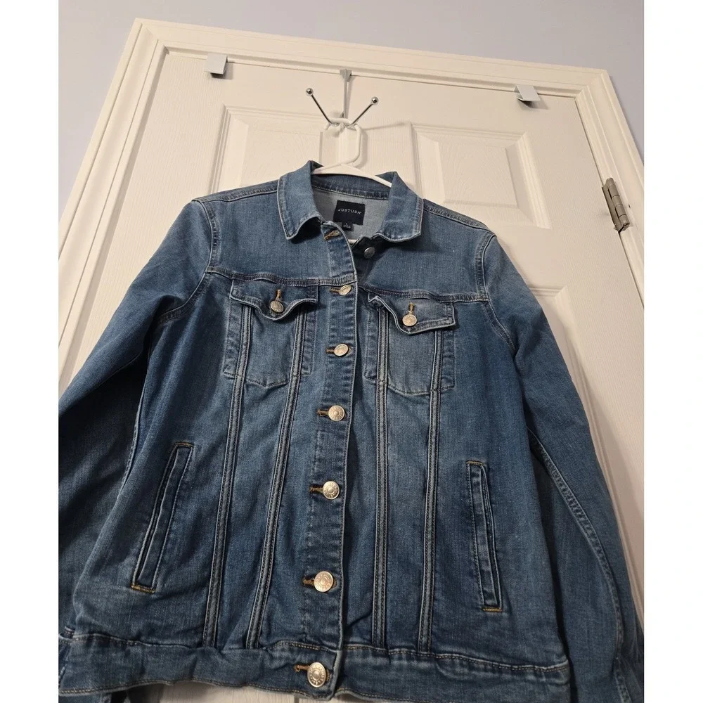 Justusa Girls Denim Jacket Size Large Button Closure. Has 4 Pockets